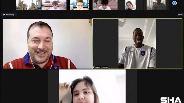 Bryant Dunston, One Team Projesi katılımcılarıyla buluştu