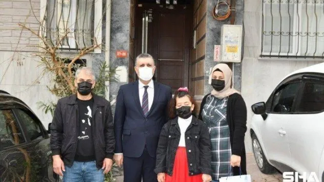 Esenyurt'ta şiir ve resim yarışmasının kazananları ödüllerini aldı