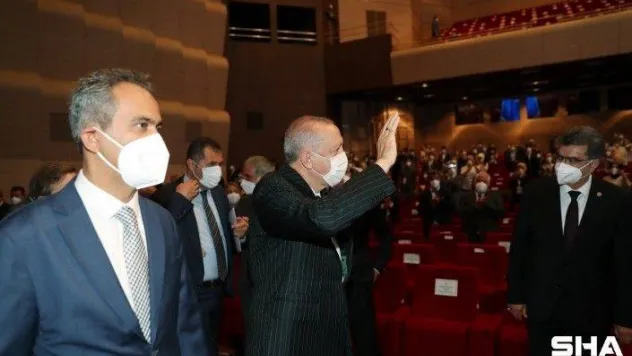 Cumhurbaşkanı Erdoğan: "Okullarımızı açık tutmakta, çocuklarımıza en iyi eğitim vermekte kararlıyız"