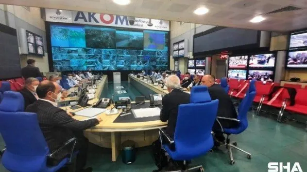Okulların açılış gününde İstanbul'da ulaşım ve trafik AKOM'dan koordine edildi
