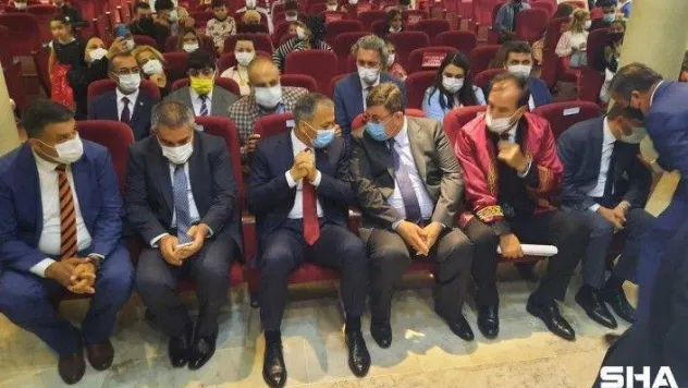 Vali Ali Yerlikaya Şişli'de resmi nikahını yapmamış 13 çiftin nikah törenine katıldı