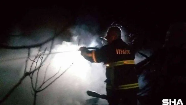 Çan'da yıldırımın düştüğü 12 mirasçılı metruk bina kül oldu