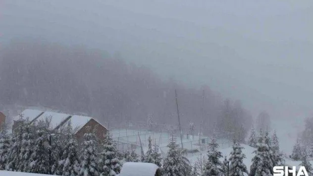 Kartepe'de kar kalınlığı 40 santimetreyi buldu