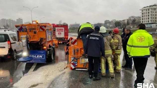 Kadıköy'de devrilen, İBB'ye bağlı kar küreme aracının sürücüsü alkollü çıktı