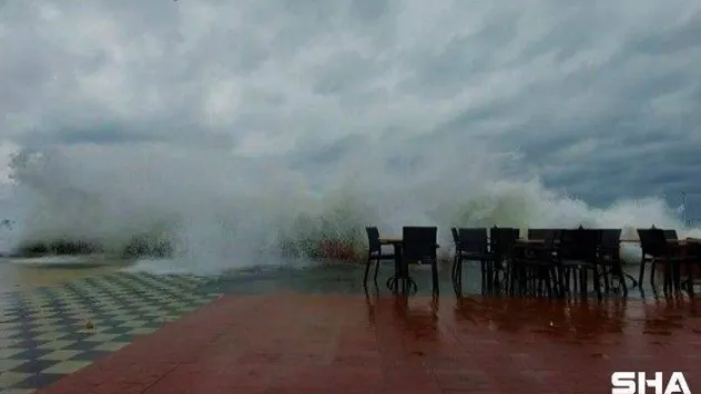 Tekirdağ'da dev dalgalar