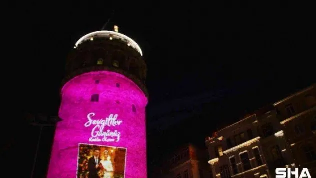 14 Şubat Sevgililer gününde Galata Kulesi çiftlerin fotoğraflarıyla aydınlatıldı