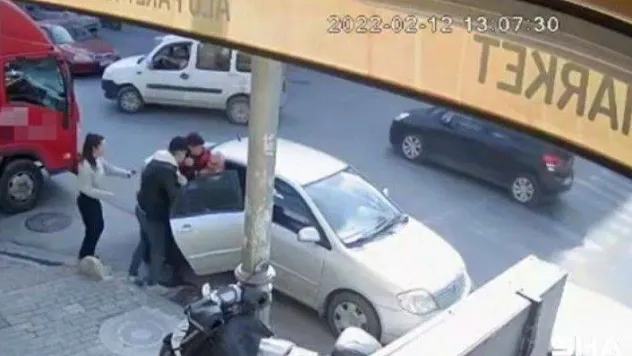 Miras tartışmasında nişanlısıyla dayısına saldırdı, o anlar kamerada