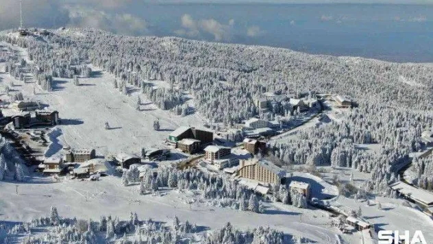 Uludağ'da kar kalınlığı 141 santimetreye ulaştı.