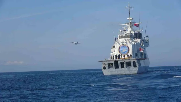 22 düzensiz göçmenin hayatını kaybettiği bot faciasında arama kurtarma çalışmaları 2'nci gün de devam ediyor