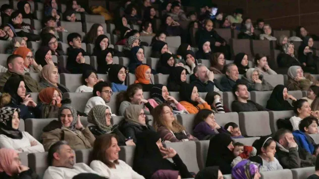 28 Şubat döneminin anlatıldığı 'Bin Yıl' oyunu Başiskele'de sahnelendi