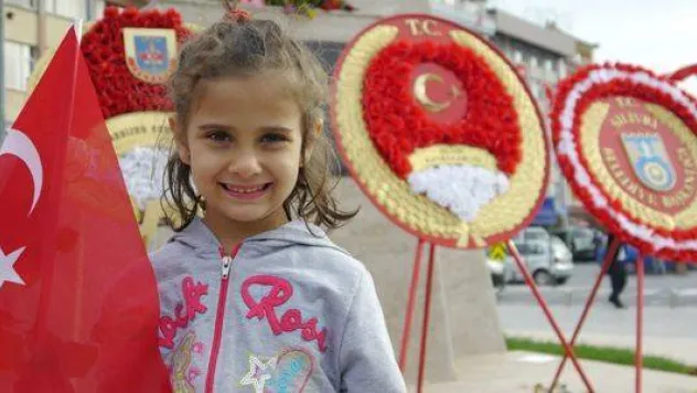 29 Ekim Kutlamaları Çelenk Sunumuyla Başladı
