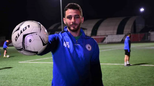 7 gol yedikten sonra kaleciliğe küsüp forvete geçti, golcülüğüyle rakiplere bela oldu