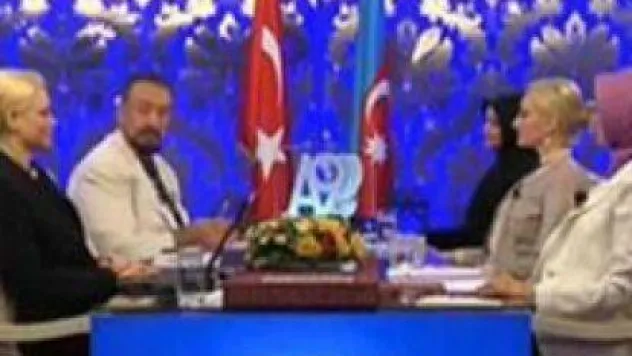 Adnan Oktar: Çarşafı da dekolteyi de sevdireceğim