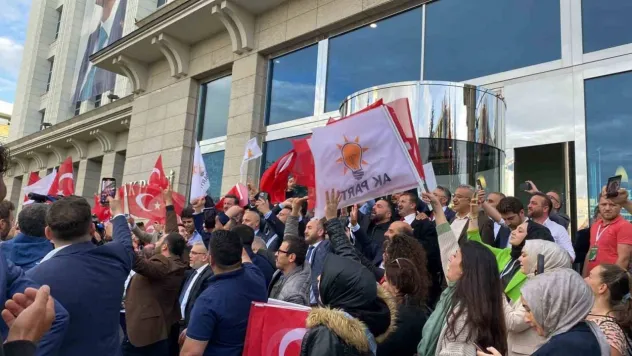 AK Parti'de seçim kutlaması başladı