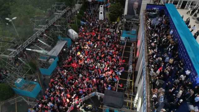 AK Parti İstanbul İl Başkanlığında seçim kutlamaları başladı