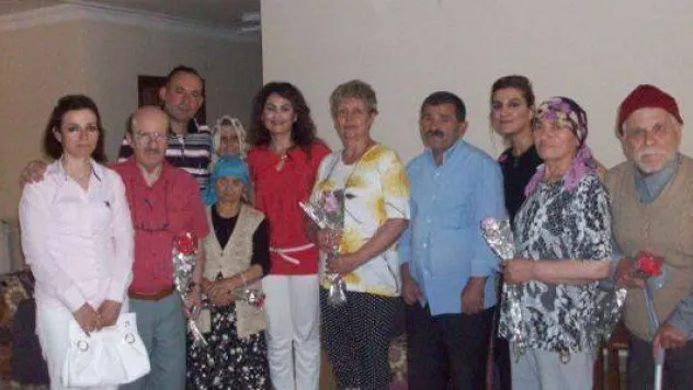 Ak Kadınlar, Gaziler Ve Huzurevleri Sakinlerini Ziyaret Etti
