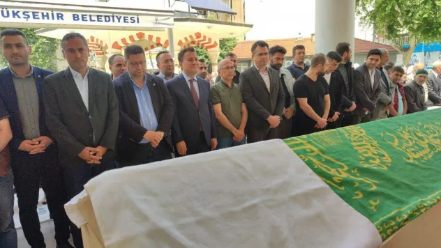 Ali Babacan, danışmanının babasının cenazesi için Bursa'ya geldi