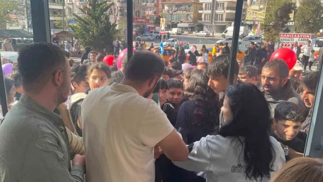 Ankara'da 1 liraya satılan tavuk döner ve ayrana vatandaşlardan yoğun ilgi