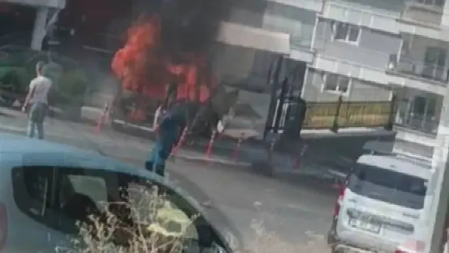 Ankara'da otomobil cayır cayır yandı