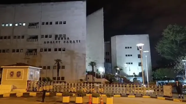 Aralarında CHP'li eski belediye başkanının da bulunduğu 15 şüpheli tutuklandı