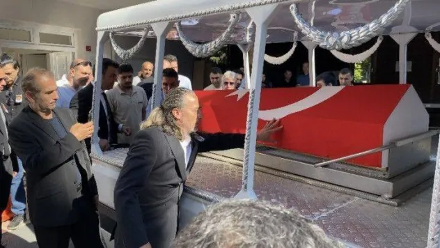 Arkın'ın cenazesi ailesi tarafından tören için Zincirlikuyu Gasilhanesi'nden alındı