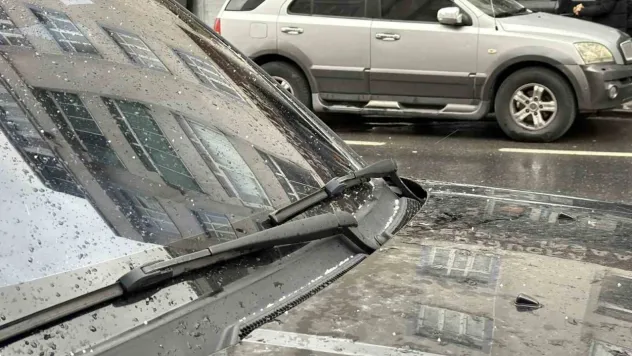 Arnavutköy'de beklenen kar yağışı başladı