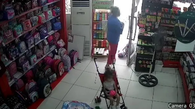 Arnavutköy'de modelini beğendiği okul çantasını böyle çaldı