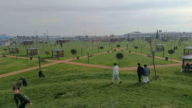 Atatürk Havalimanı Millet Bahçesi'ne ilk gününde yüzlerce vatandaş akın etti