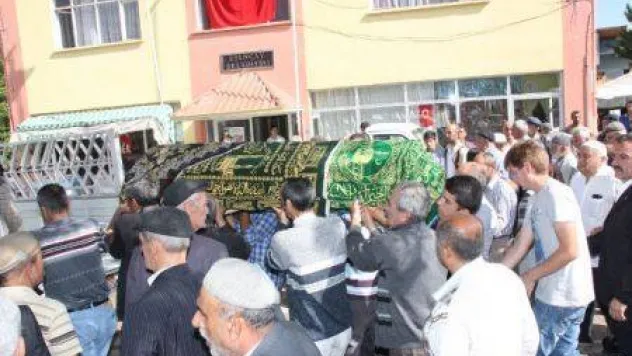 Aysun toprağa verildi