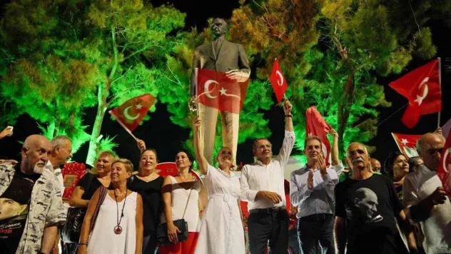Ayvalık'ta Cumhuriyet'in 99. yılına özel görkemli kutlama