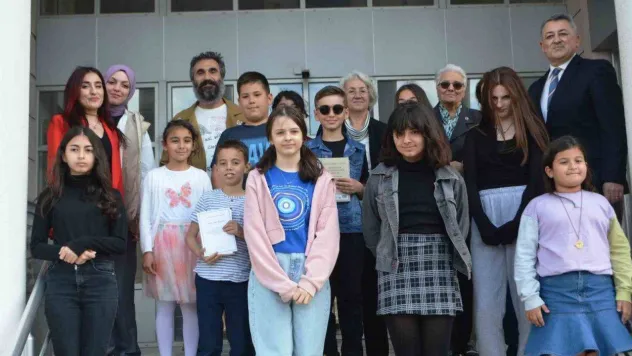 Ayvalık'ta Nejat Hürbaş Hikâye Yarışmasında dereceye girenler ödüllerine kavuştu