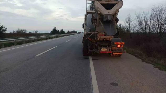 Babaeski'de beton mikseri ile otomobil çarpıştı: 1 yaralı