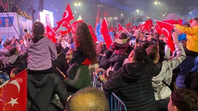 Bağcılar'da seçim kutlaması başladı