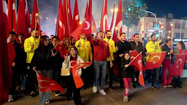 Bahçelievler'de 102 metrelik bayrakla Cumhuriyet coşkusu