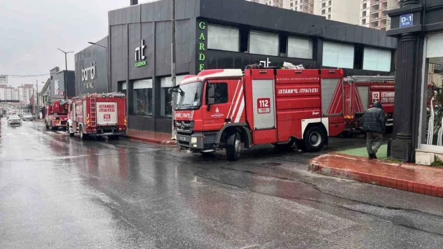 Bahçeşehir Mobilyacılar Çarşısı'nda korkutan yangın