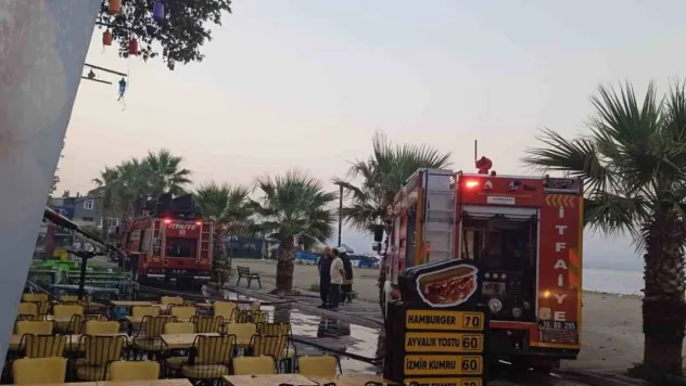 Balıkesir Akçay kordonda çıkan yangında 3 iş yeri yandı