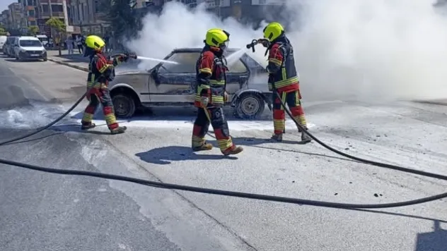 Balıkesir'de LPG'li TOFAŞ marka araç yol ortasında yandı