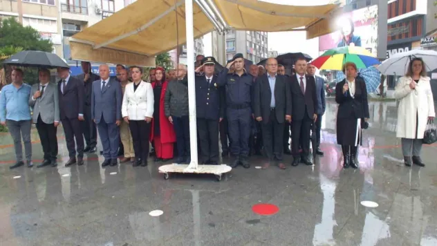 Balıkesir'de Muhtarlar  Günü yağmur altında kutlandı