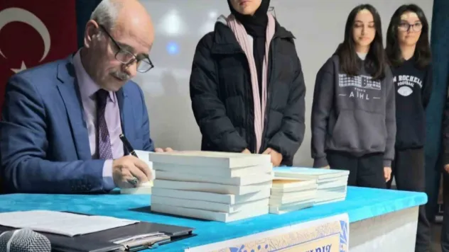 Balıkesirli öğretmen yazar Dilaver Ayyıldız'dan çocuklara şiir kitabı