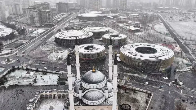 Başakşehir'de kar yağışı dronla görüntülendi