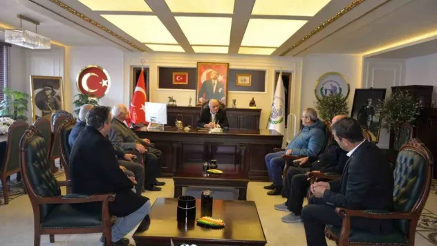 Başkan Bakkalcıoğlu'na dernek çalışmaları hakkında bilgi verdi