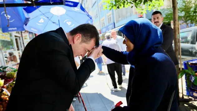 Başkan Balcıoğlu, Fevzi Çakmak Caddesi'nde vatandaşlarla bayramlaştı