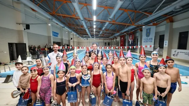 Başkan Balcıoğlu'ndan Yüzme Akademisi'ne Yeni Yıl Ziyareti