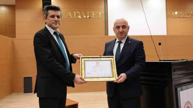 Başkan Bıyık mazbatasını aldı