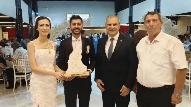Başkan Dilsiz, genç çiftlerin mutluluğuna ortak oldu