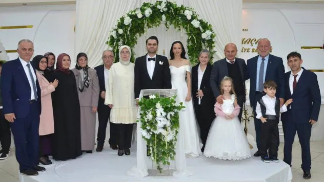 Başkan Oral, belediye personeli çifttin nikahını kıydı