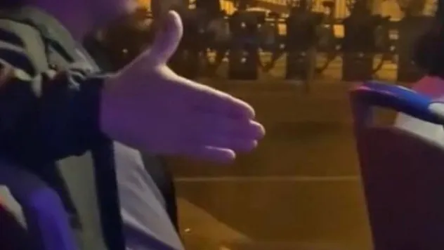Bebek'te otobüste 'sessiz ol' tartışması kamerada: 'Paşa paşa taksiye bin o zaman'