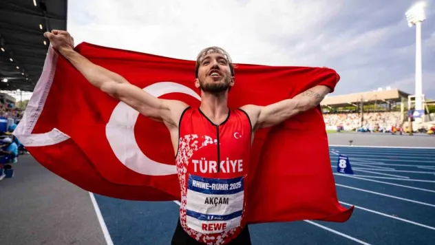 Berke Akçam'dan altın madalya