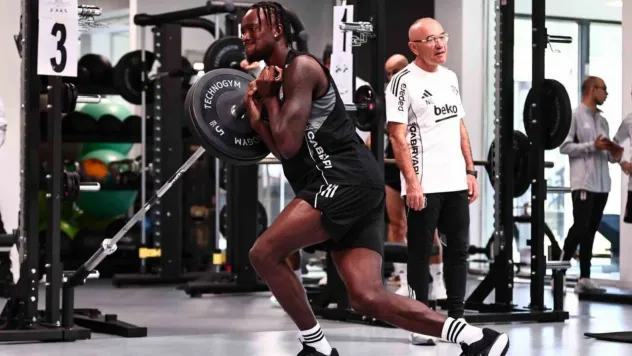 Beşiktaş günün ilk çalışmasını salonda yaptı