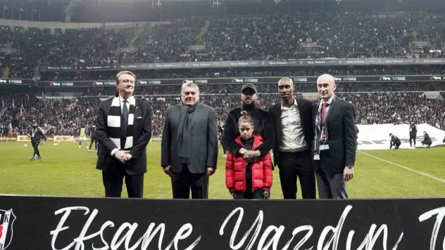 Beşiktaş'ta Quaresma ve Atiba'ya plaket verildi